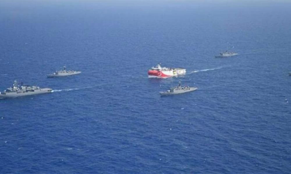 O πολίτης που φωτογράφισε το Oruc Reis ανοιχτά της Ρόδου: «Φαινόταν με γυμνό μάτι αχνά στον ορίζοντα»